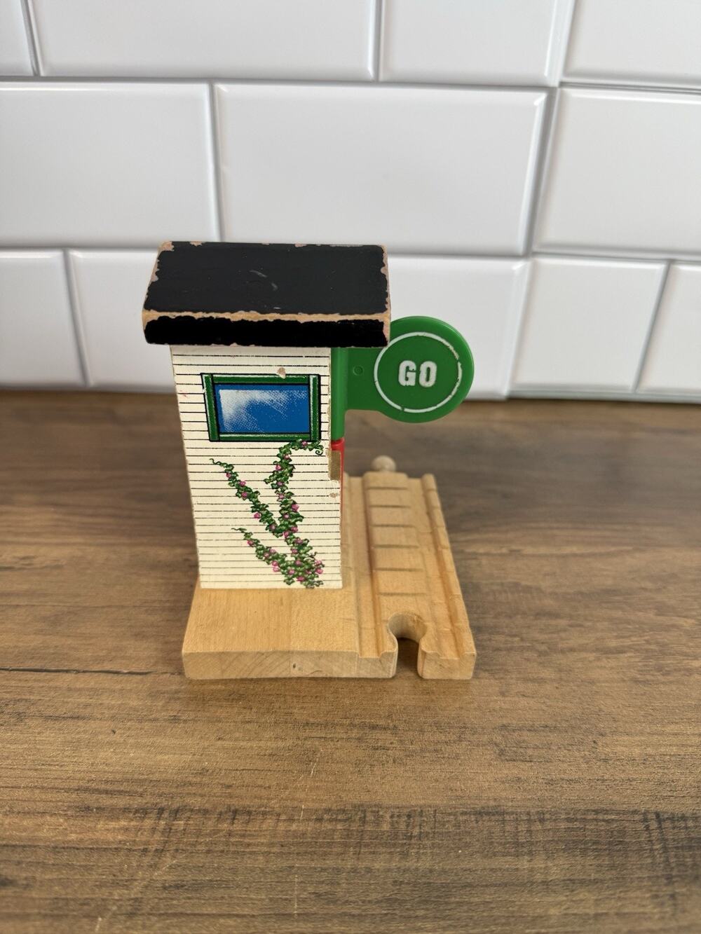 Thomas Wooden Railway Stop & Go Signal Station Very Good Condition 2000